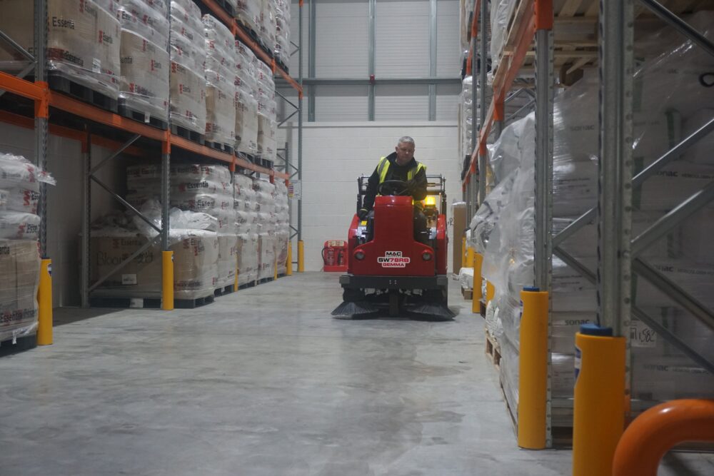 Distribution & Warehouse